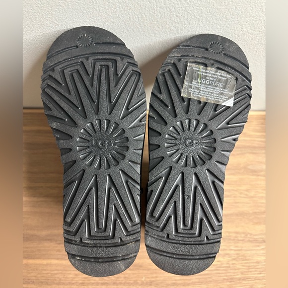 Classic black sequin Uggs. 8 - Picture 9 of 9